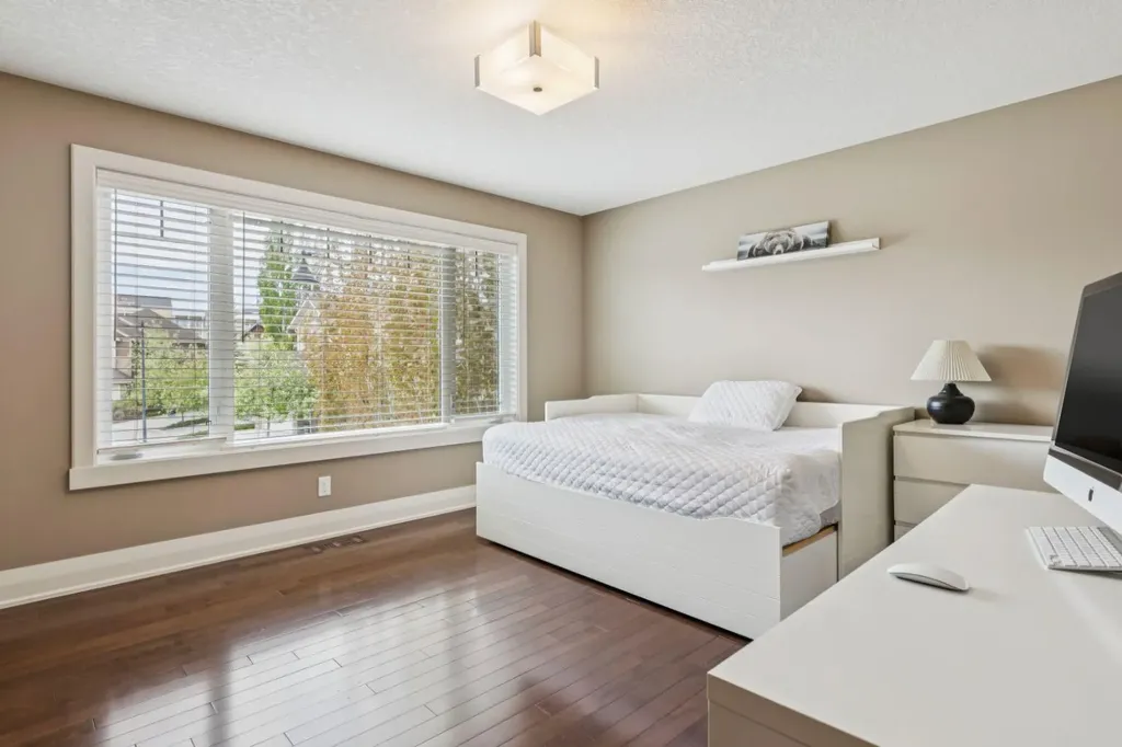 113 Aspen Glen Place SW Calgary AB T3H 0E8