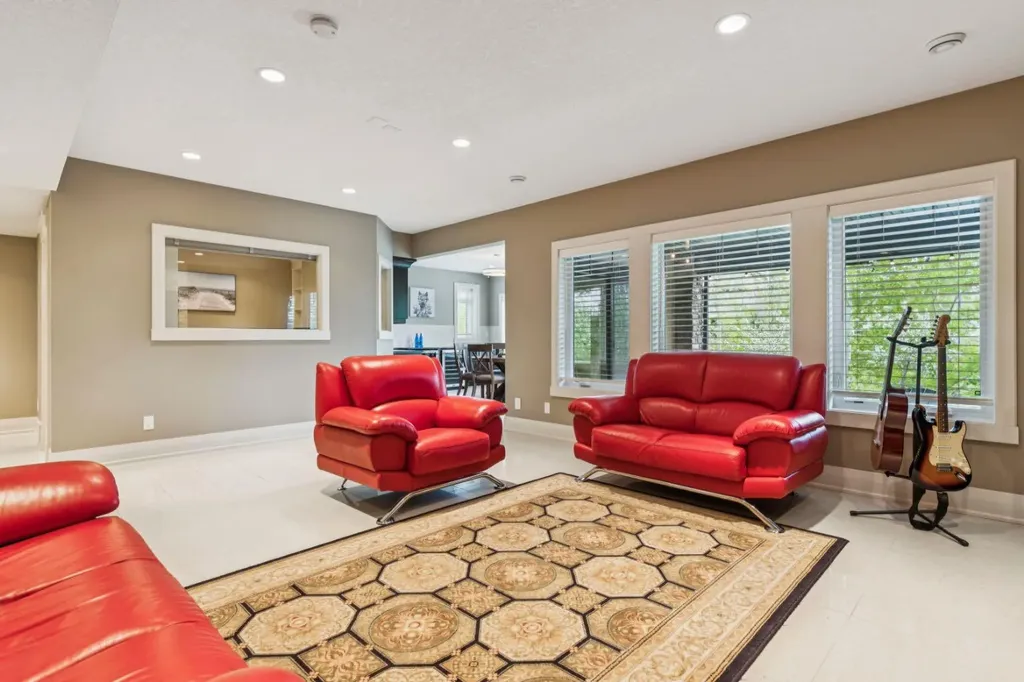 113 Aspen Glen Place SW Calgary AB T3H 0E8