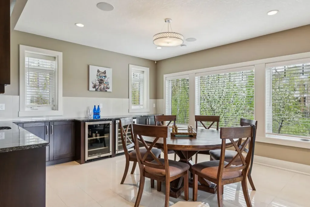 113 Aspen Glen Place SW Calgary AB T3H 0E8