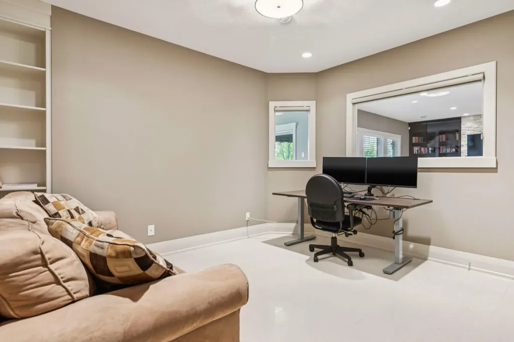 113 Aspen Glen Place SW Calgary AB T3H 0E8