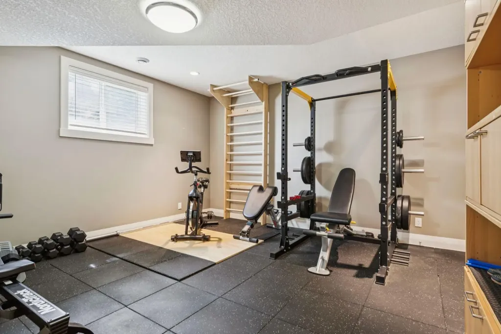 113 Aspen Glen Place SW Calgary AB T3H 0E8