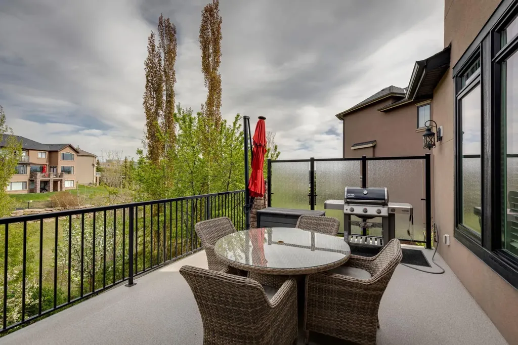 113 Aspen Glen Place SW Calgary AB T3H 0E8