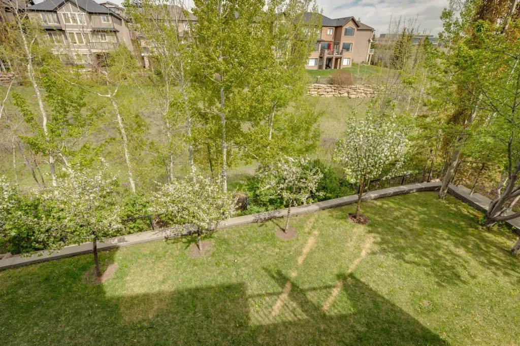 113 Aspen Glen Place SW Calgary AB T3H 0E8
