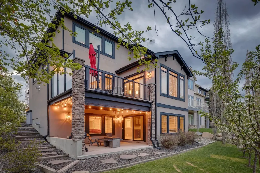 113 Aspen Glen Place SW Calgary AB T3H 0E8