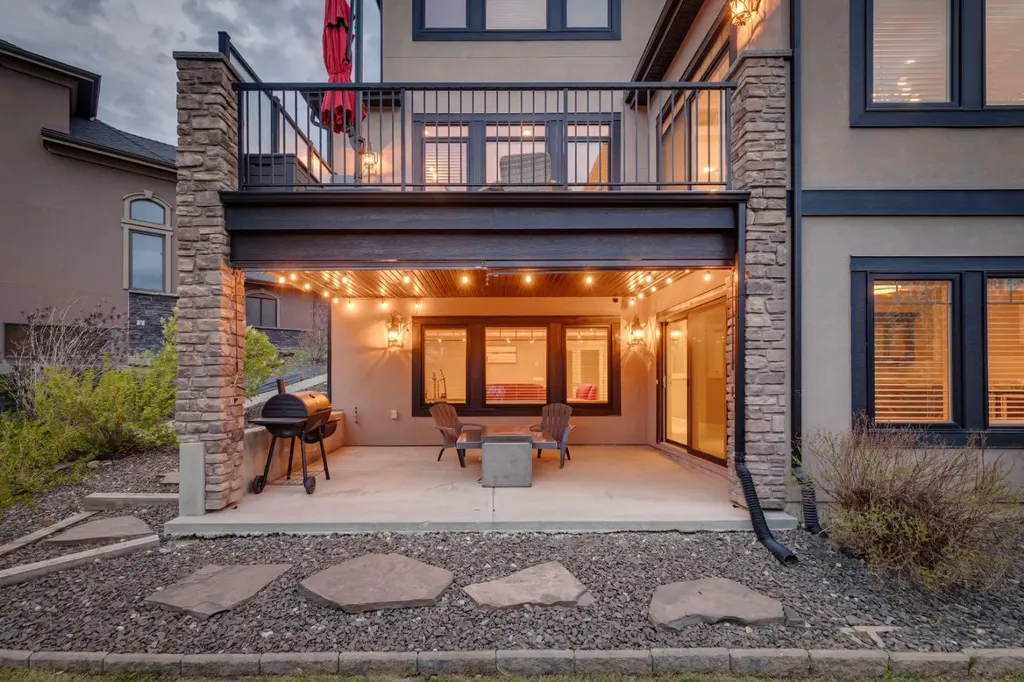 113 Aspen Glen Place SW Calgary AB T3H 0E8
