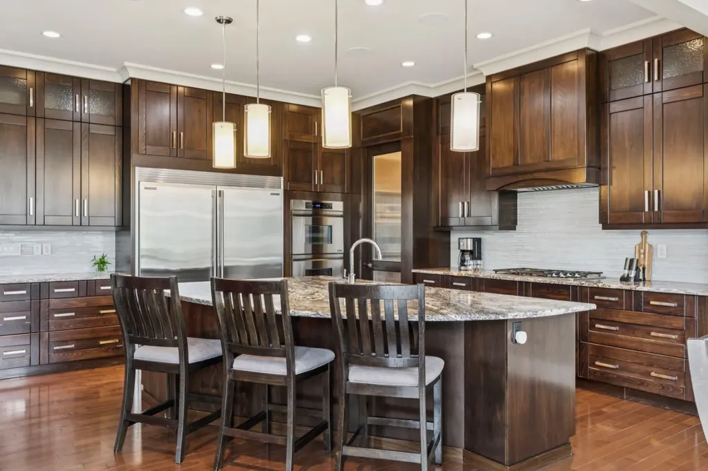 113 Aspen Glen Place SW Calgary AB T3H 0E8