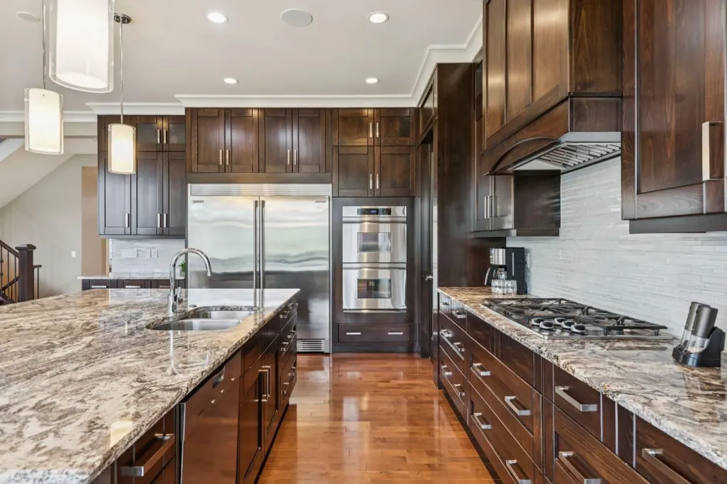 113 Aspen Glen Place SW Calgary AB T3H 0E8