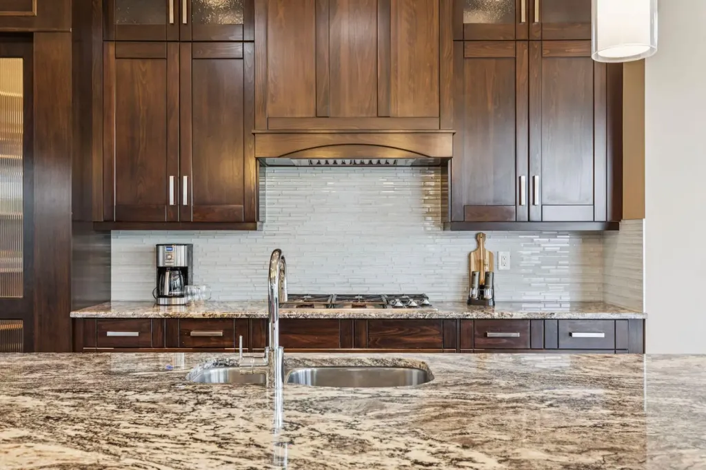 113 Aspen Glen Place SW Calgary AB T3H 0E8