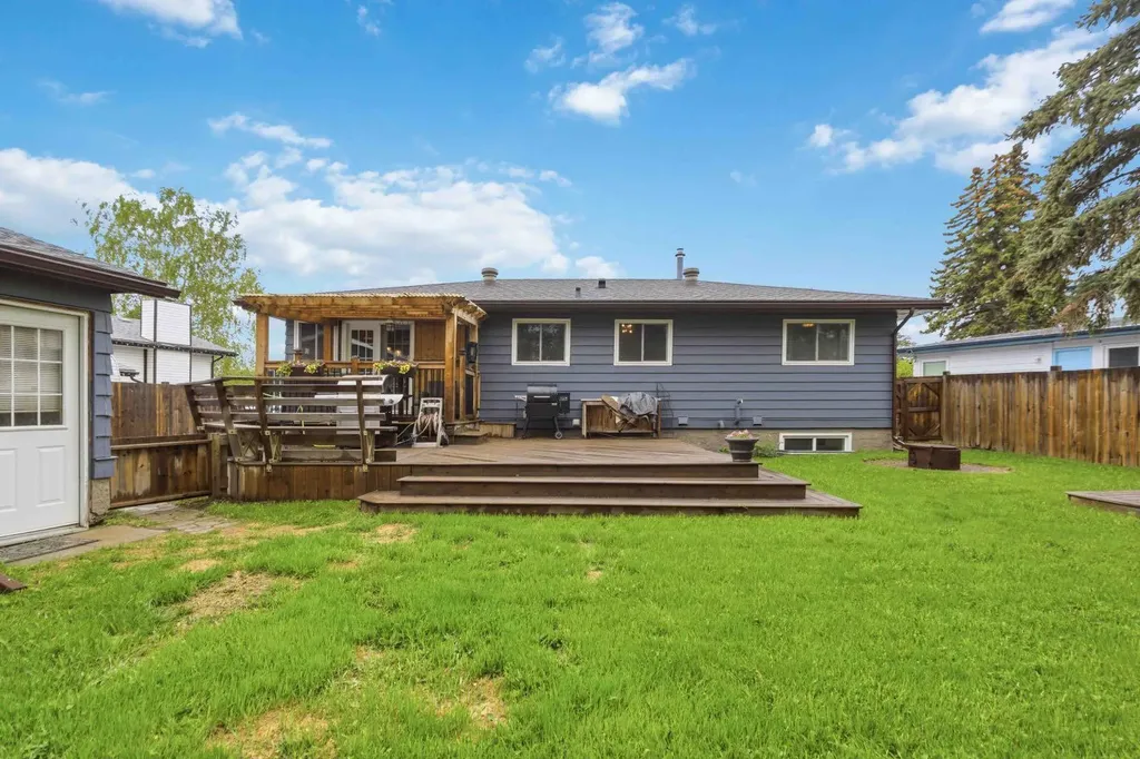 108 Ermine Crescent Fort Mcmurray AB T9H 4M6