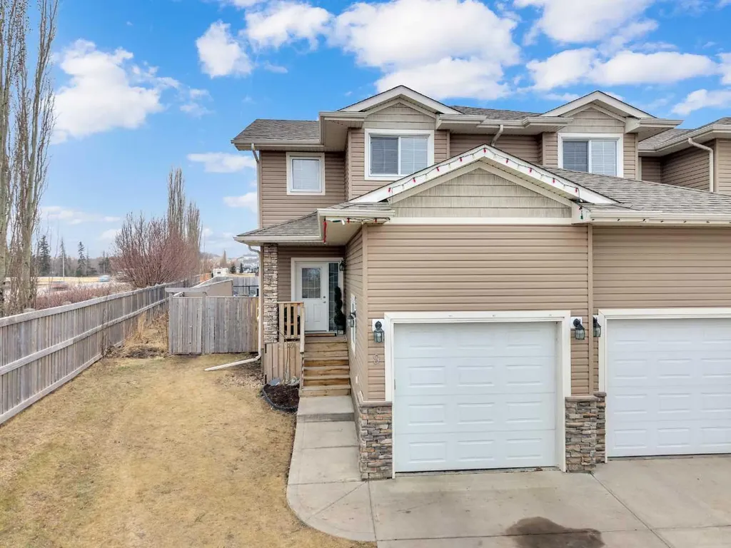 9 Ross Close Sylvan Lake AB T4S 0C8