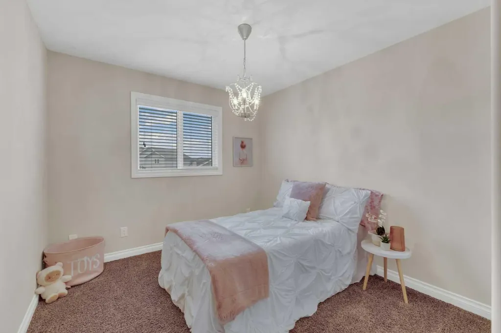 9 Ross Close Sylvan Lake AB T4S 0C8