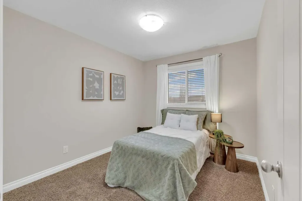 9 Ross Close Sylvan Lake AB T4S 0C8