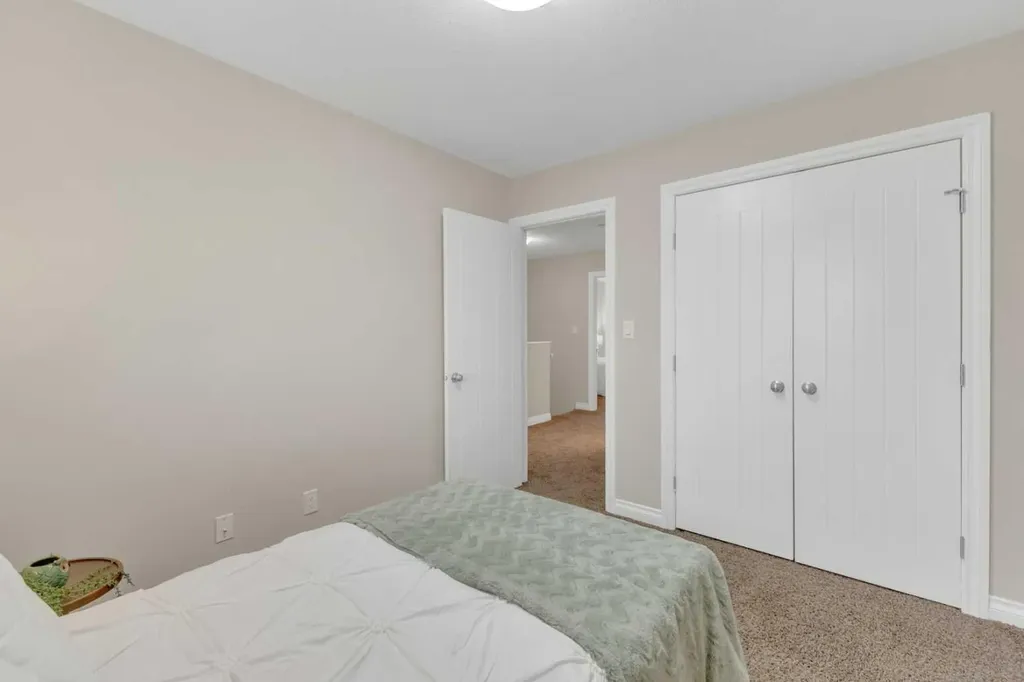 9 Ross Close Sylvan Lake AB T4S 0C8