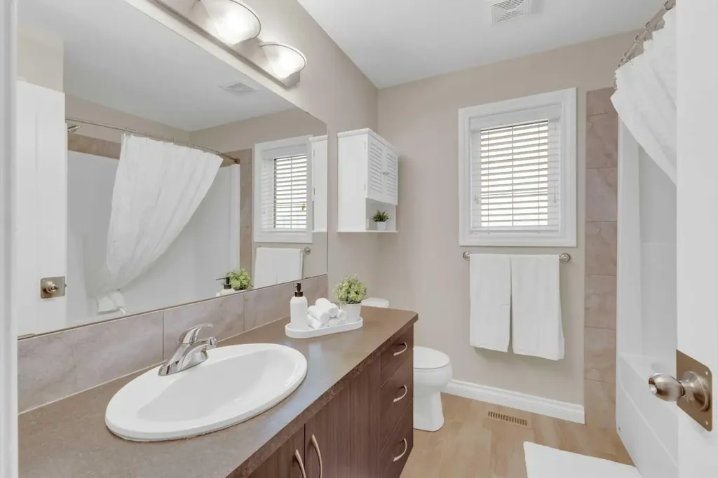 9 Ross Close Sylvan Lake AB T4S 0C8