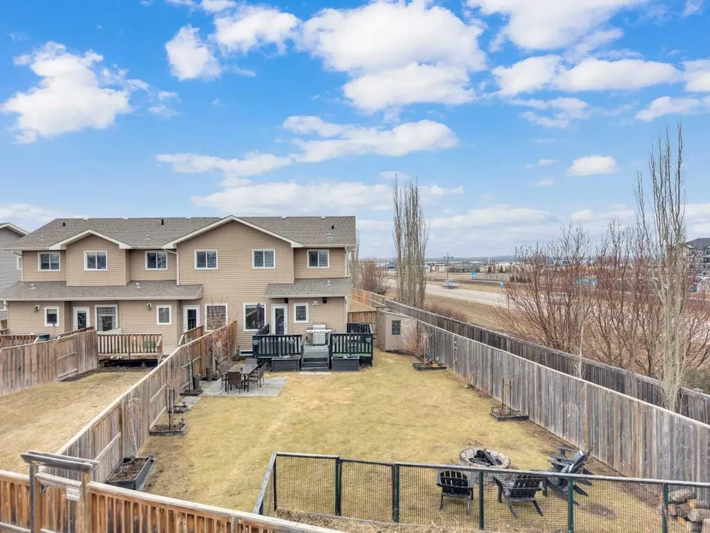 9 Ross Close Sylvan Lake AB T4S 0C8