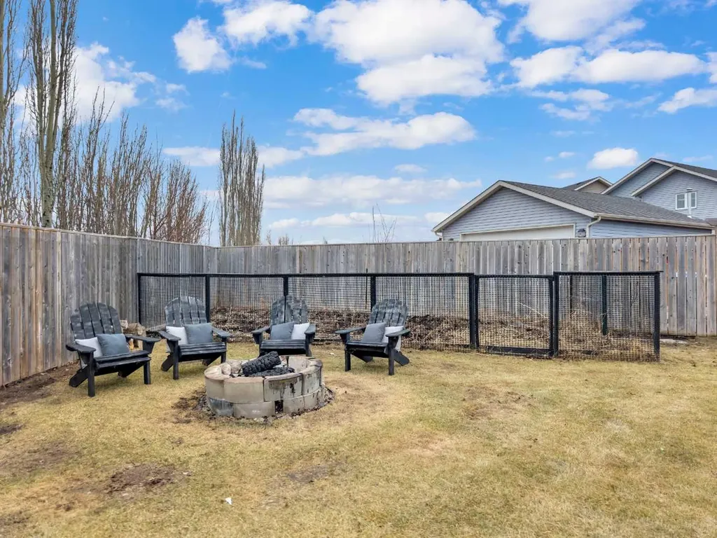9 Ross Close Sylvan Lake AB T4S 0C8