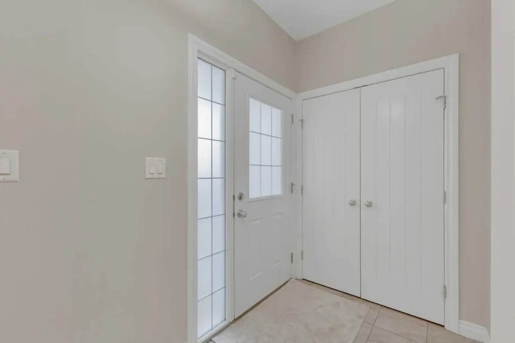 9 Ross Close Sylvan Lake AB T4S 0C8
