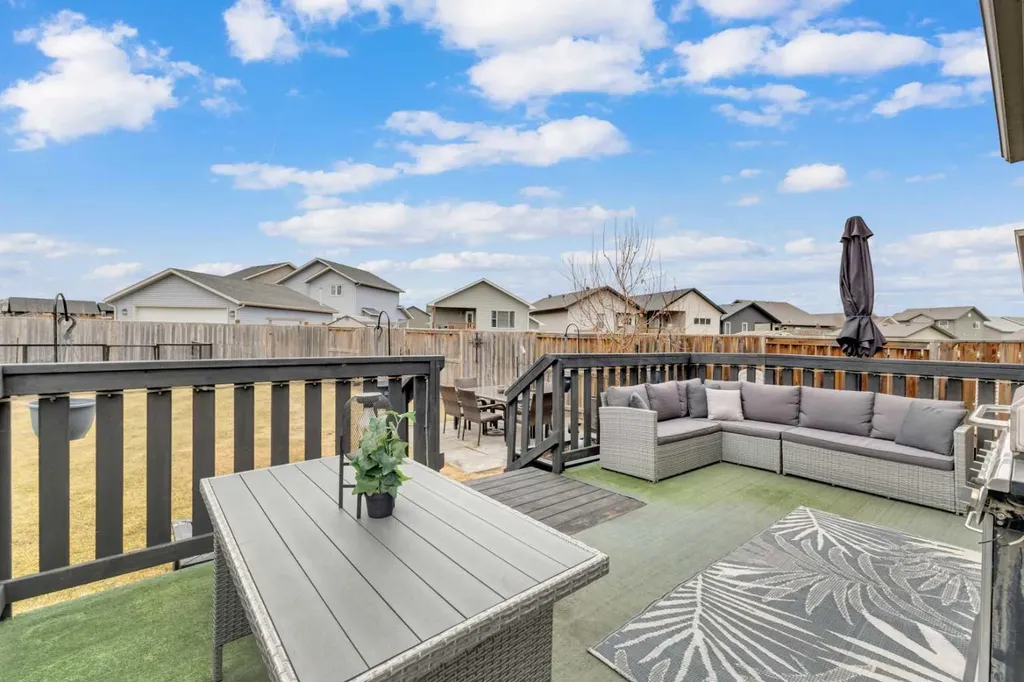 9 Ross Close Sylvan Lake AB T4S 0C8