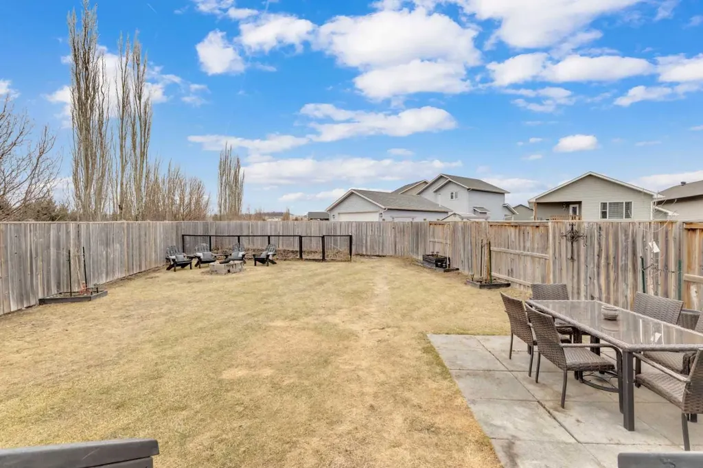9 Ross Close Sylvan Lake AB T4S 0C8