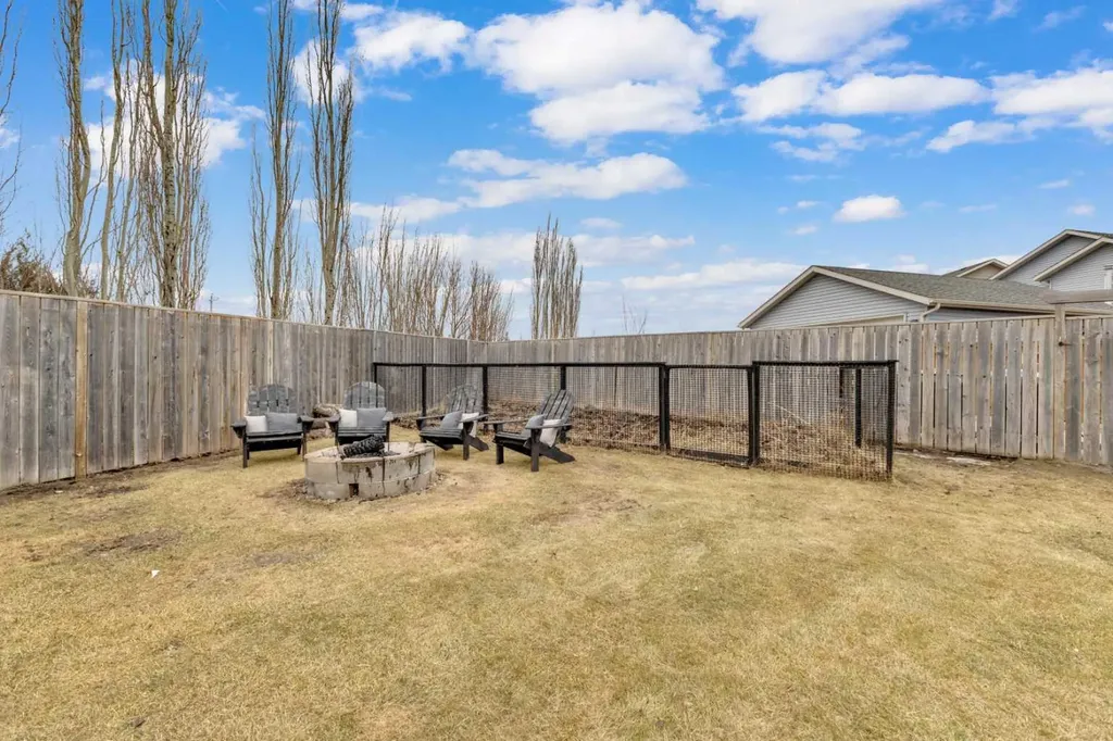 9 Ross Close Sylvan Lake AB T4S 0C8