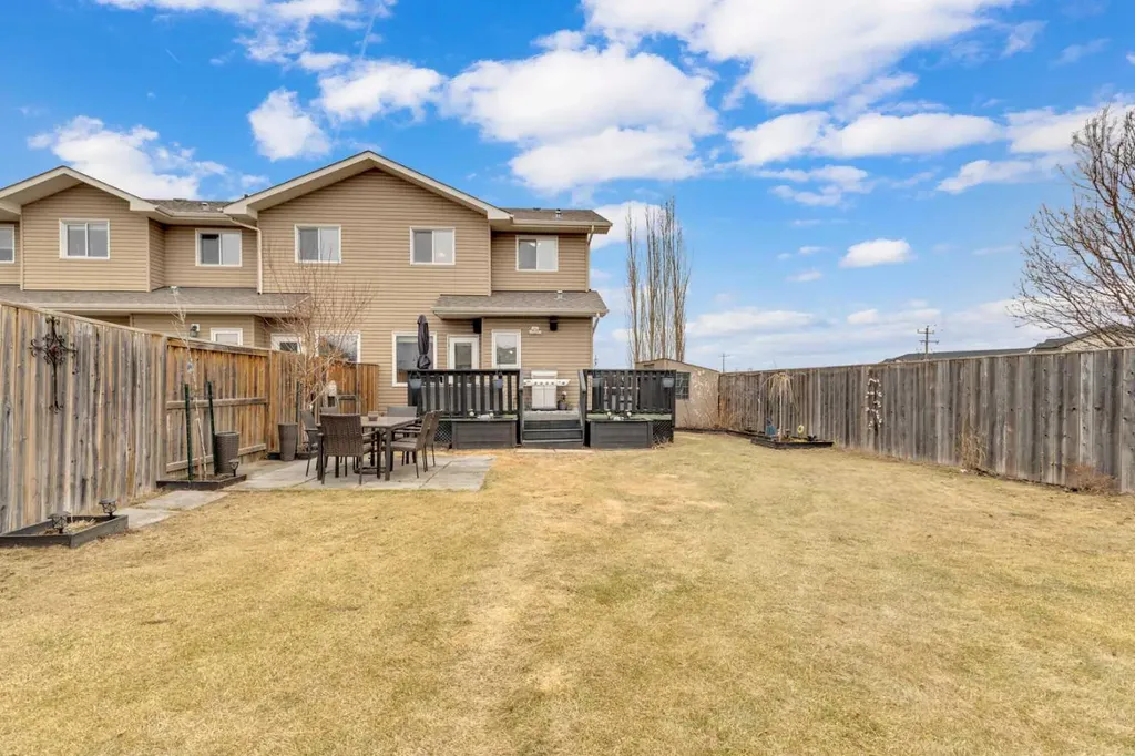 9 Ross Close Sylvan Lake AB T4S 0C8
