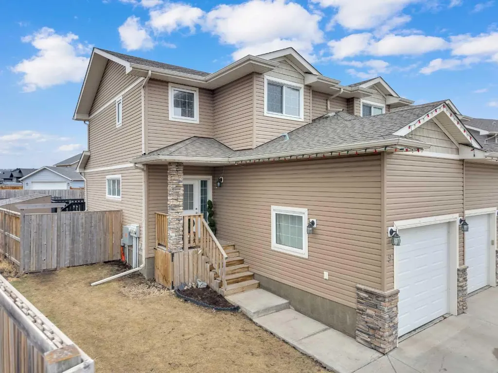 9 Ross Close Sylvan Lake AB T4S 0C8