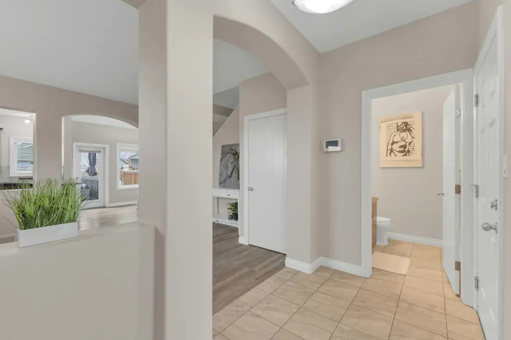 9 Ross Close Sylvan Lake AB T4S 0C8