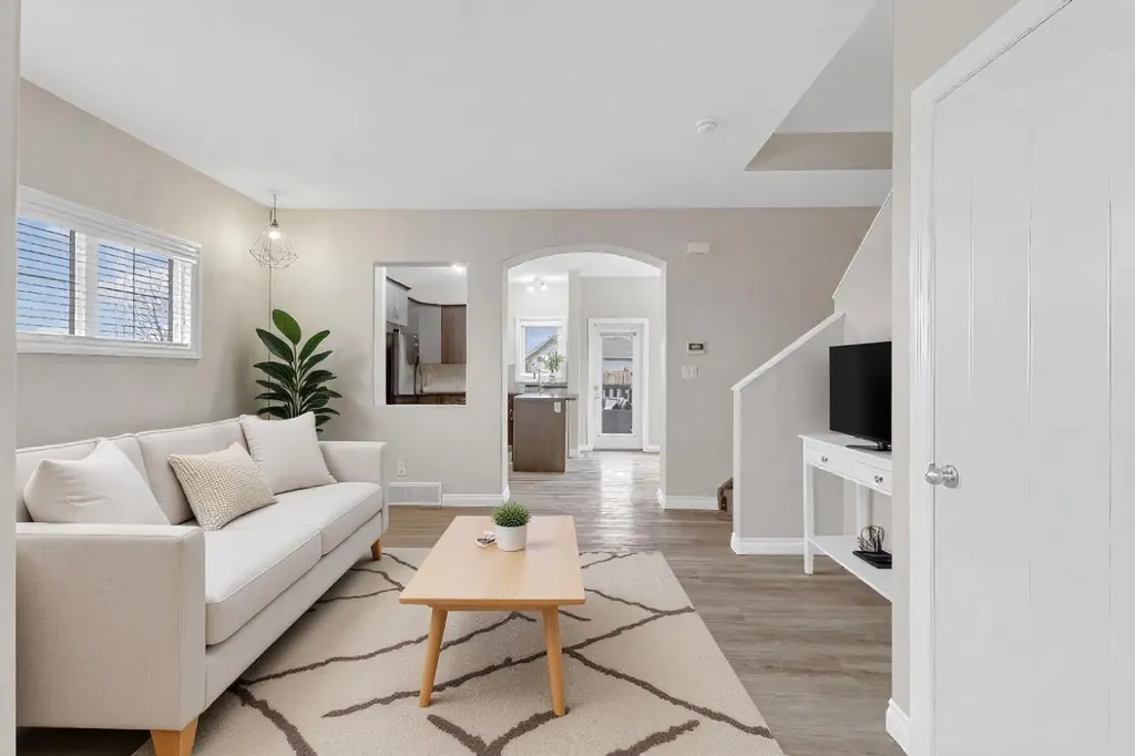 9 Ross Close Sylvan Lake AB T4S 0C8