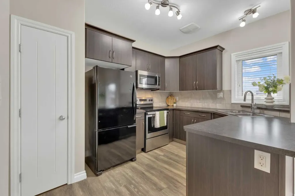 9 Ross Close Sylvan Lake AB T4S 0C8