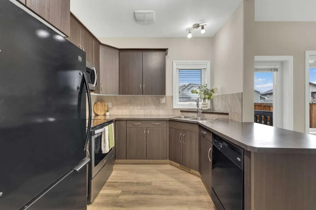 9 Ross Close Sylvan Lake AB T4S 0C8