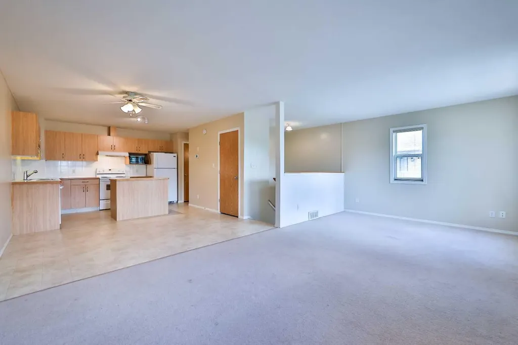 43 Highlands Place W Lethbridge AB T1J 4Y3