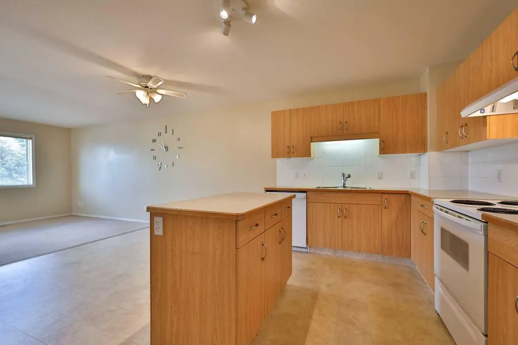 43 Highlands Place W Lethbridge AB T1J 4Y3