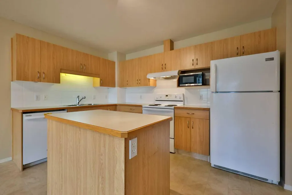 43 Highlands Place W Lethbridge AB T1J 4Y3