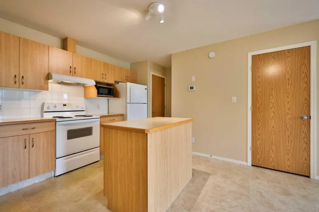 43 Highlands Place W Lethbridge AB T1J 4Y3