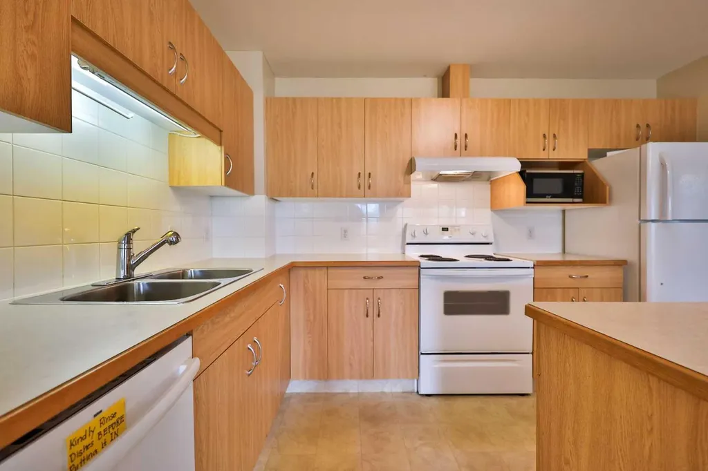 43 Highlands Place W Lethbridge AB T1J 4Y3