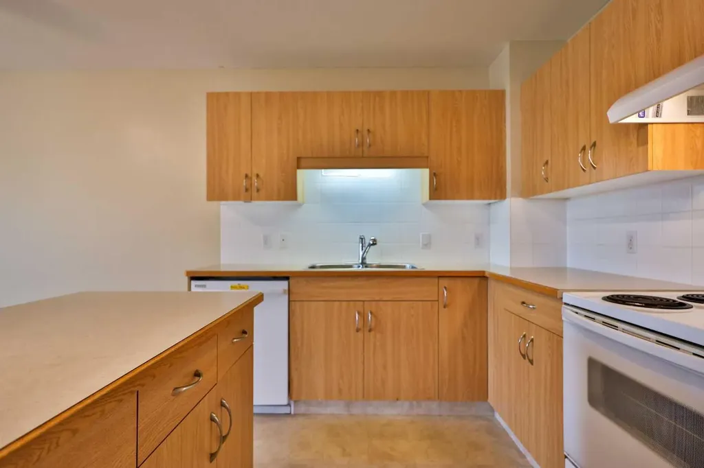 43 Highlands Place W Lethbridge AB T1J 4Y3