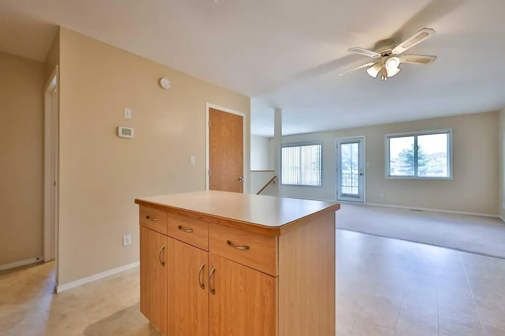 43 Highlands Place W Lethbridge AB T1J 4Y3