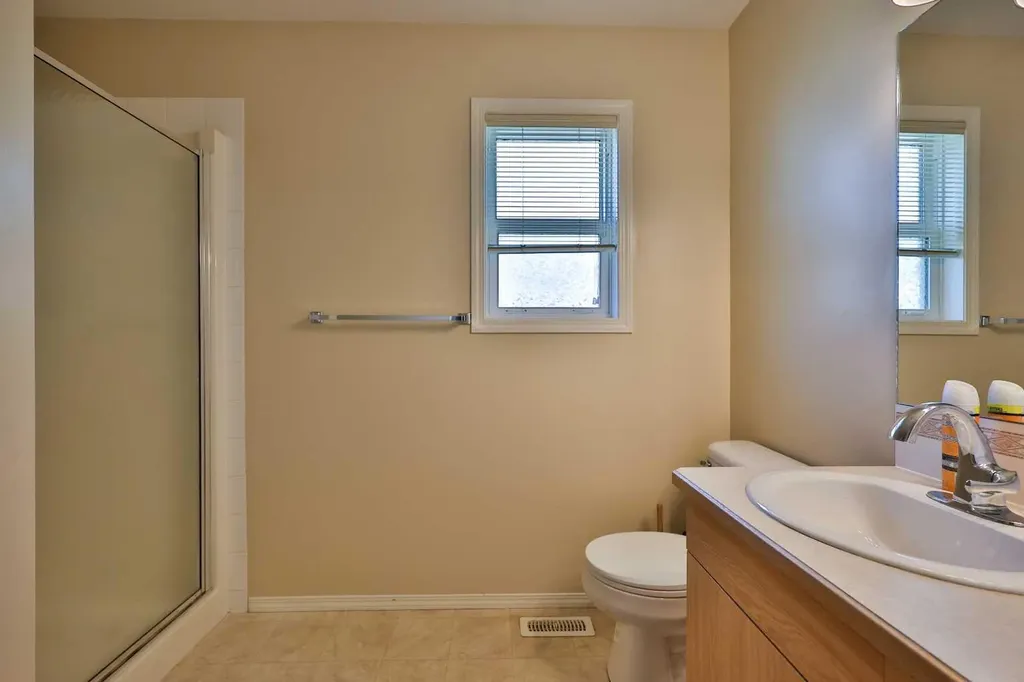 43 Highlands Place W Lethbridge AB T1J 4Y3