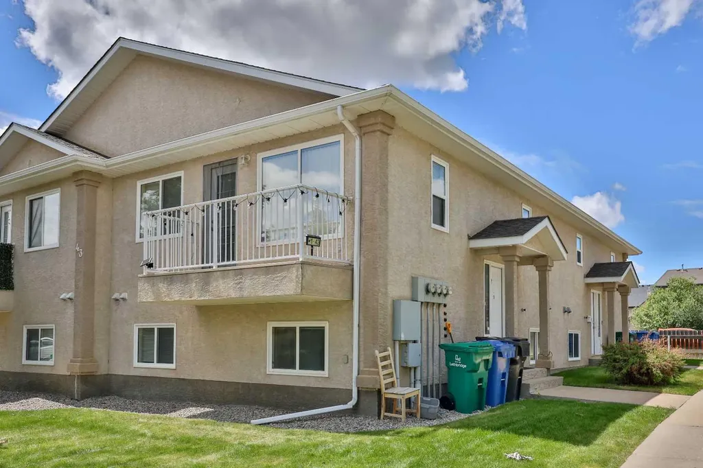 43 Highlands Place W Lethbridge AB T1J 4Y3