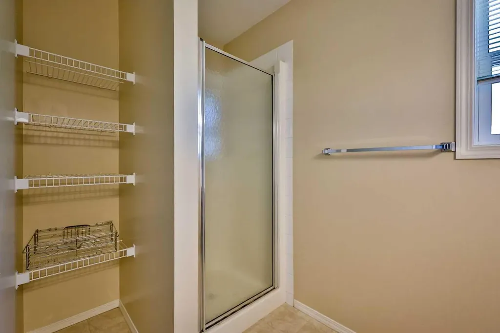 43 Highlands Place W Lethbridge AB T1J 4Y3