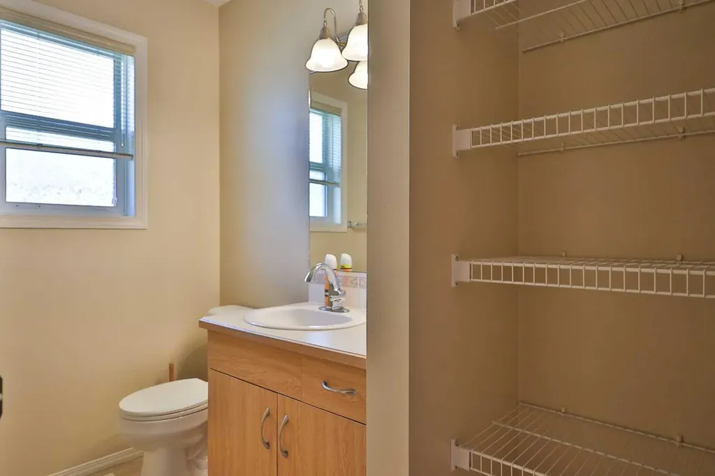 43 Highlands Place W Lethbridge AB T1J 4Y3