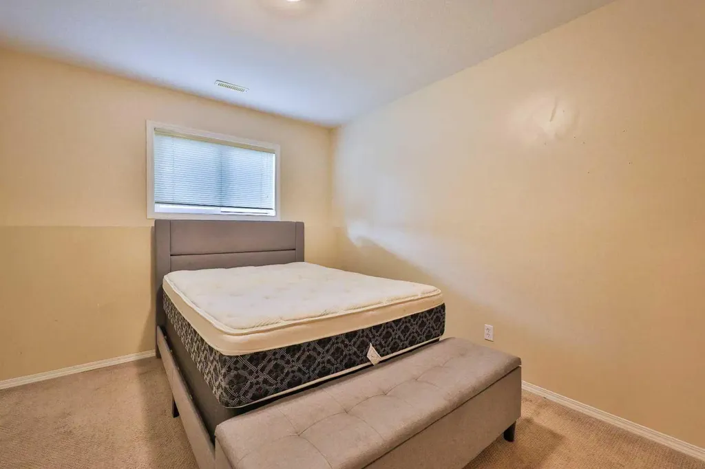43 Highlands Place W Lethbridge AB T1J 4Y3