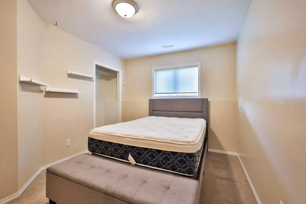 43 Highlands Place W Lethbridge AB T1J 4Y3