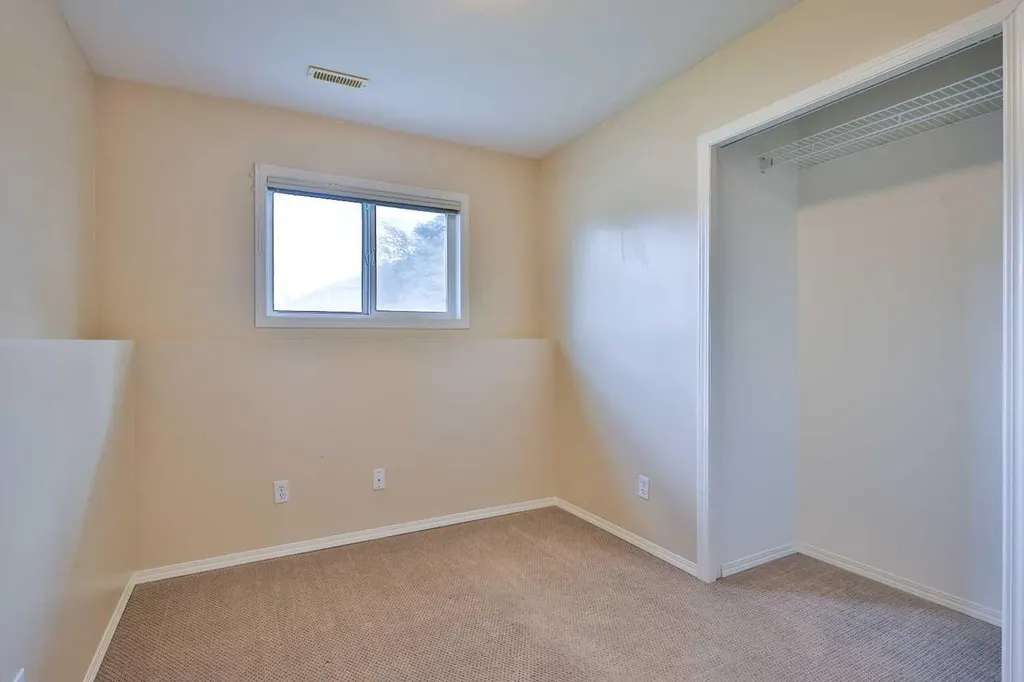 43 Highlands Place W Lethbridge AB T1J 4Y3