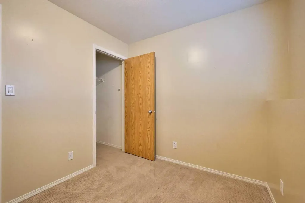 43 Highlands Place W Lethbridge AB T1J 4Y3