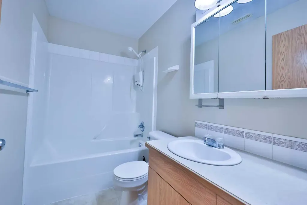 43 Highlands Place W Lethbridge AB T1J 4Y3