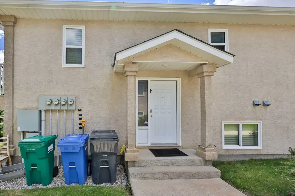 43 Highlands Place W Lethbridge AB T1J 4Y3
