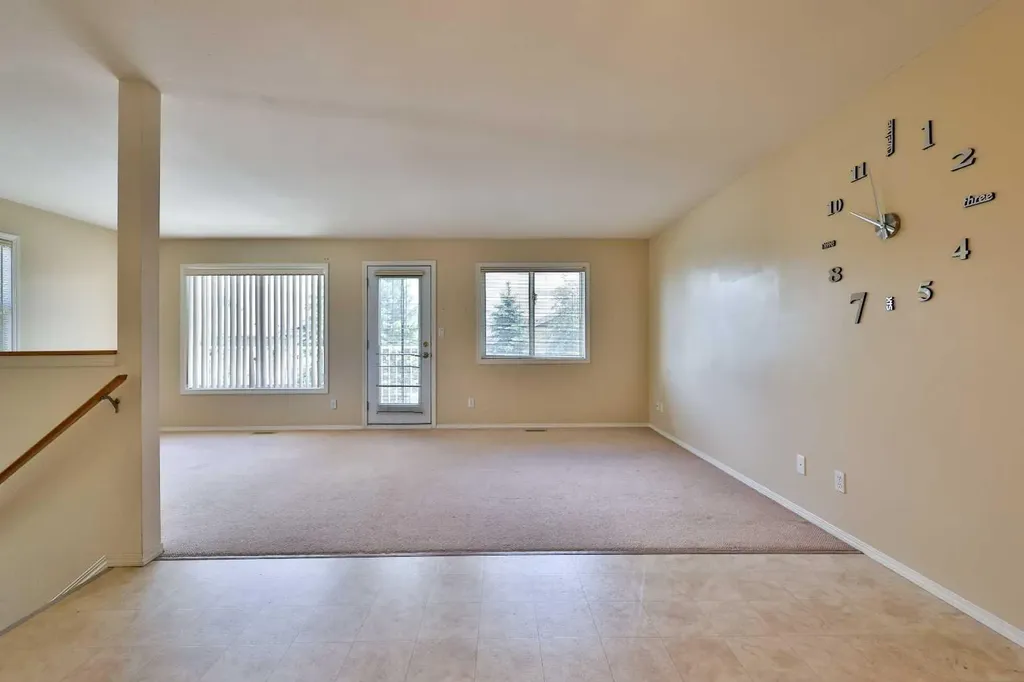 43 Highlands Place W Lethbridge AB T1J 4Y3