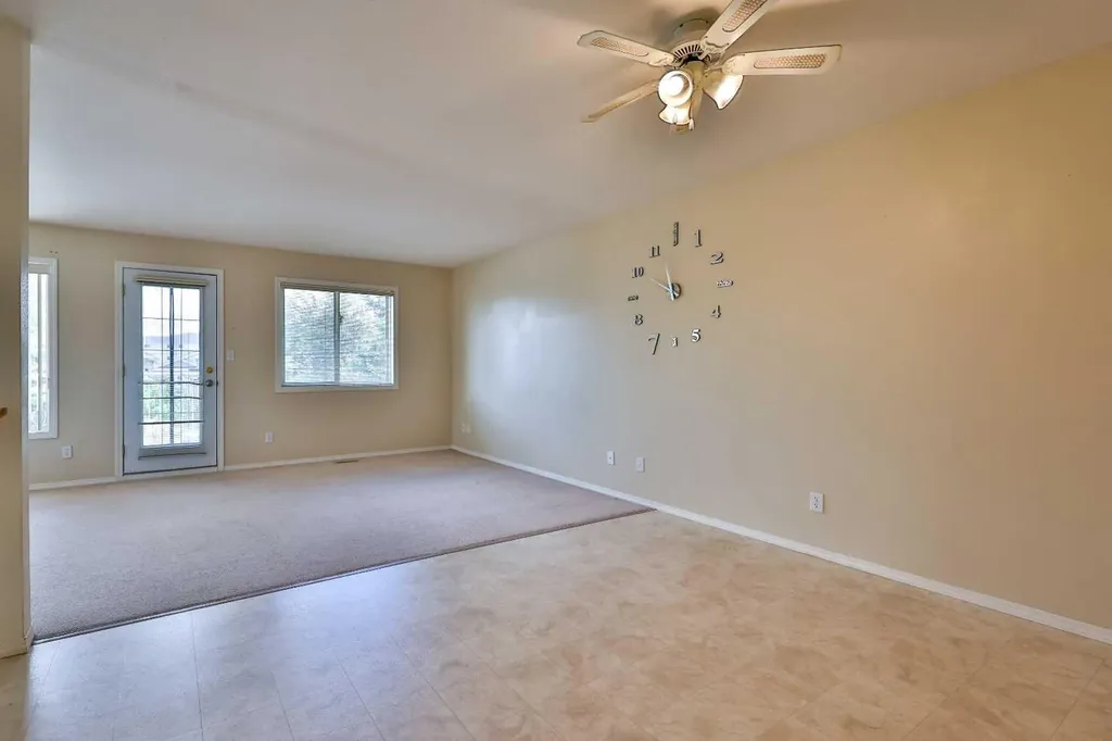 43 Highlands Place W Lethbridge AB T1J 4Y3
