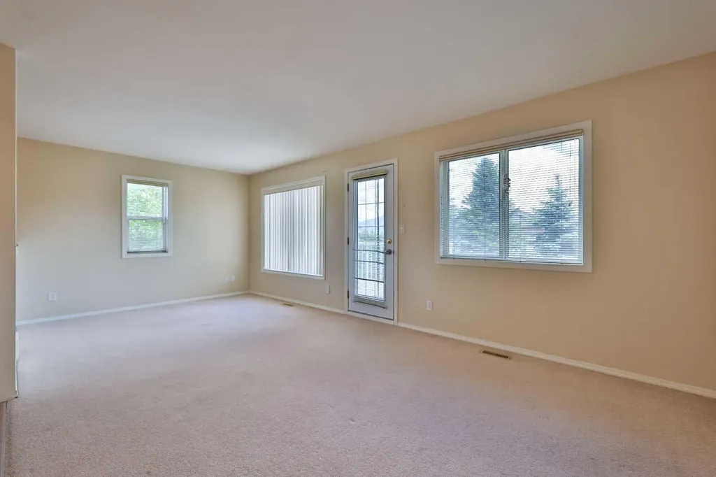 43 Highlands Place W Lethbridge AB T1J 4Y3